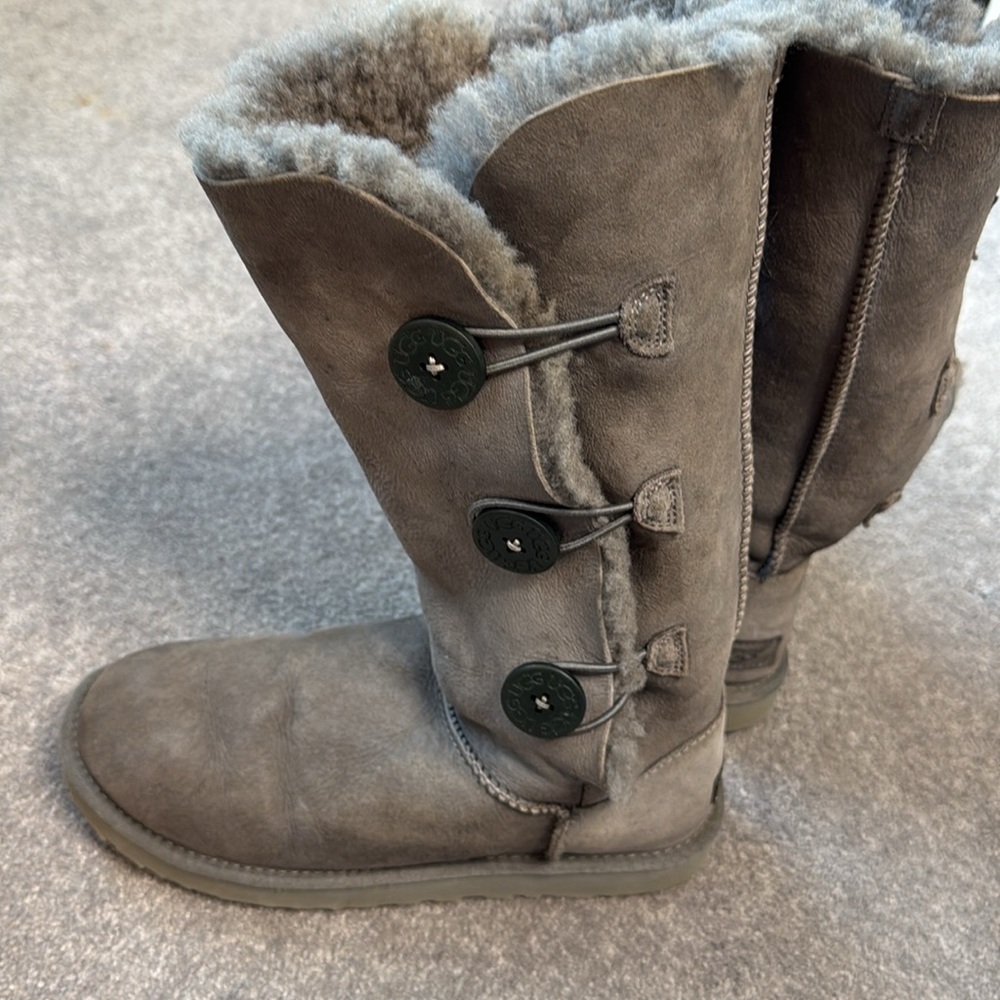 Ugg Bailey Button Ii Gray Size 9 - image 6